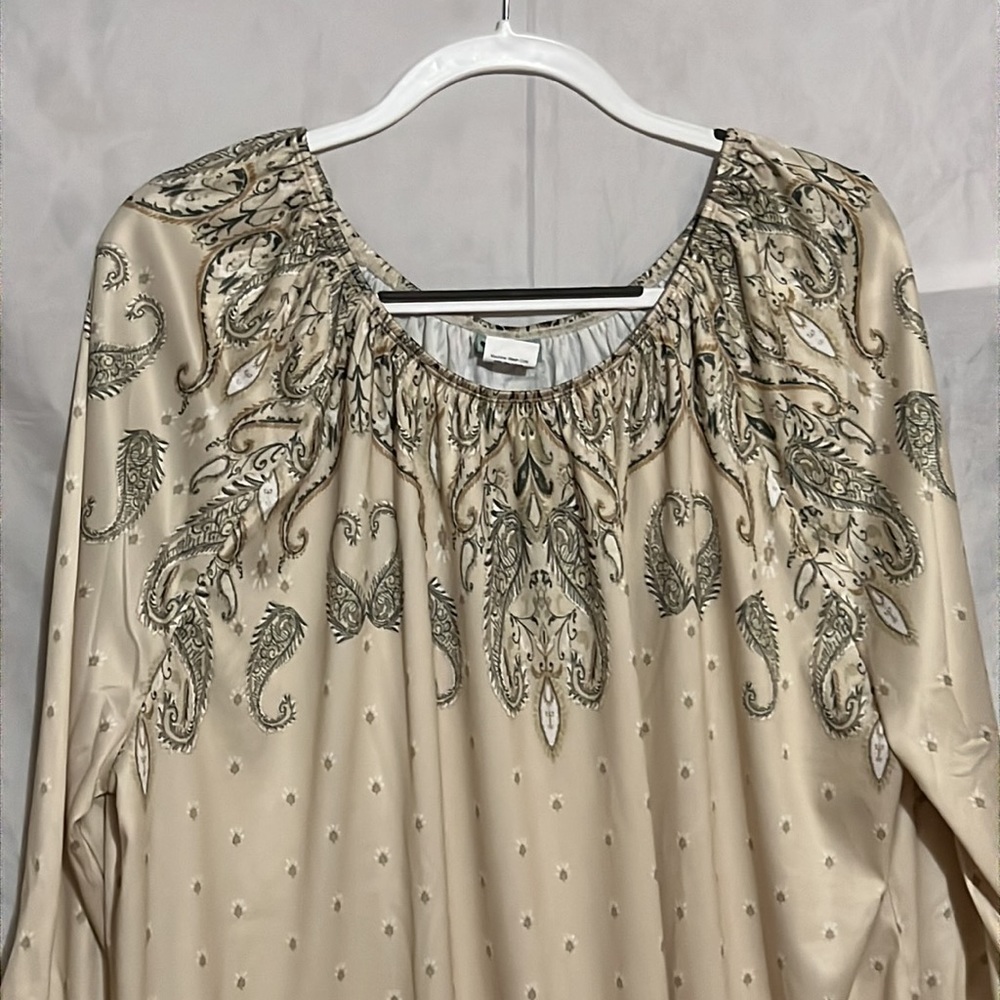 Sara Morgan Beautiful Light Tan w/Green Top, Size 3X NWOT MAKE AN OFFER!!!